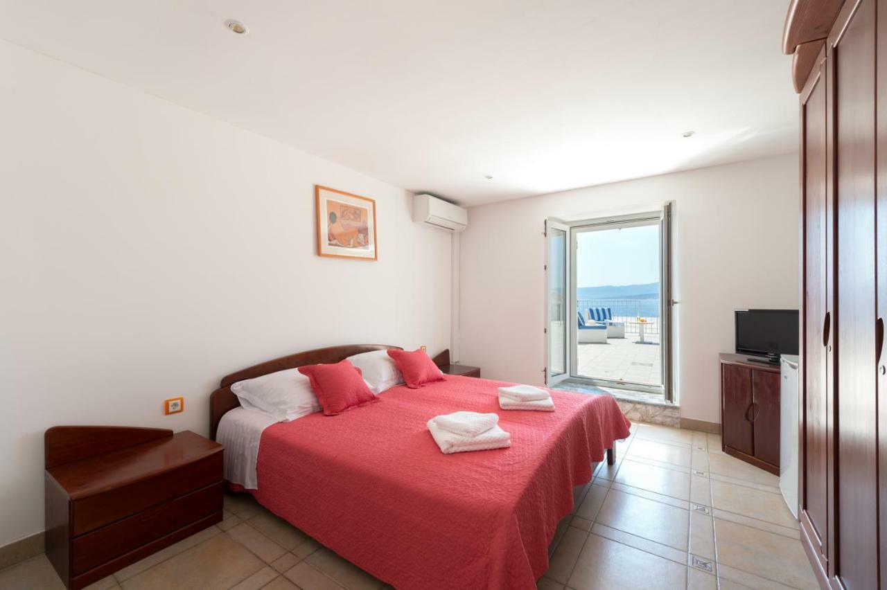 Riva Rooms Bol Exterior photo