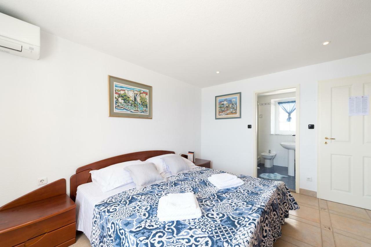 Riva Rooms Bol Exterior photo