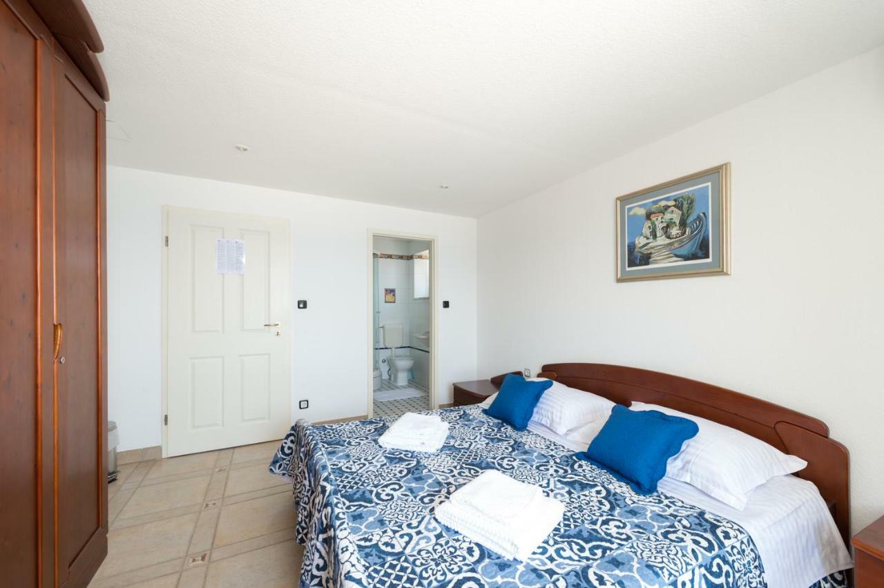 Riva Rooms Bol Exterior photo