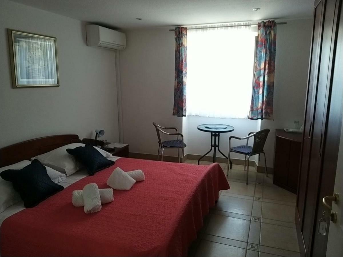Riva Rooms Bol Exterior photo
