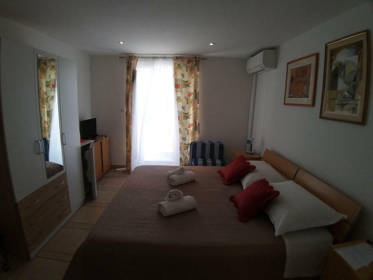 Riva Rooms Bol Exterior photo