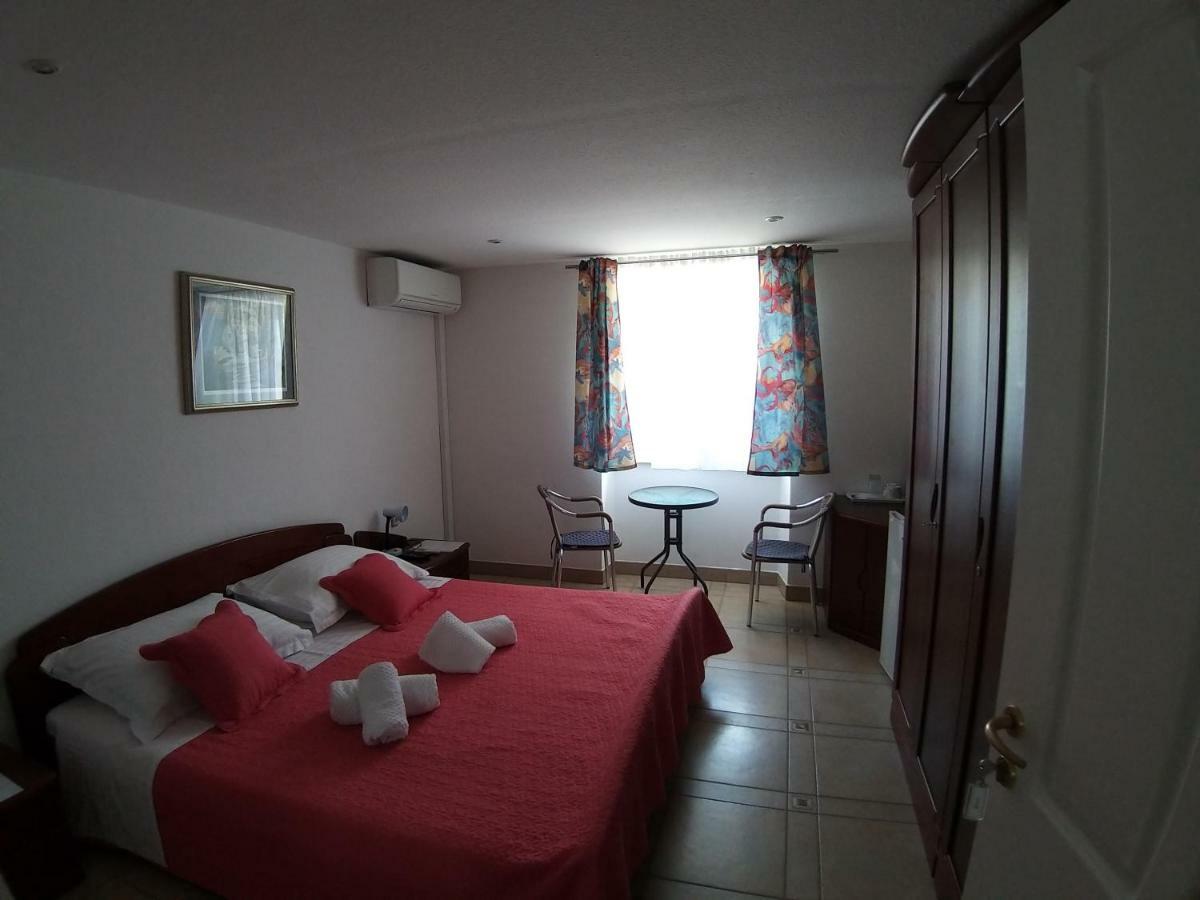 Riva Rooms Bol Exterior photo