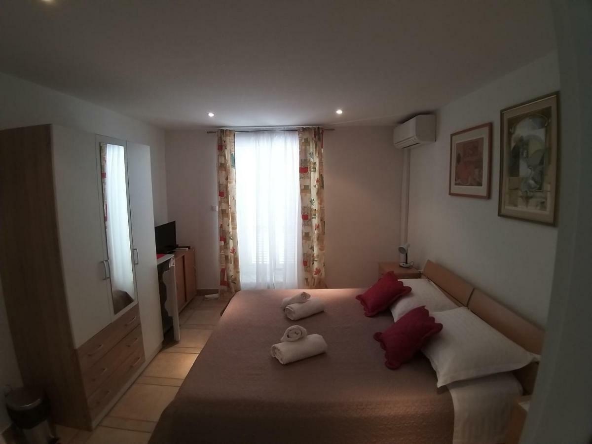 Riva Rooms Bol Exterior photo