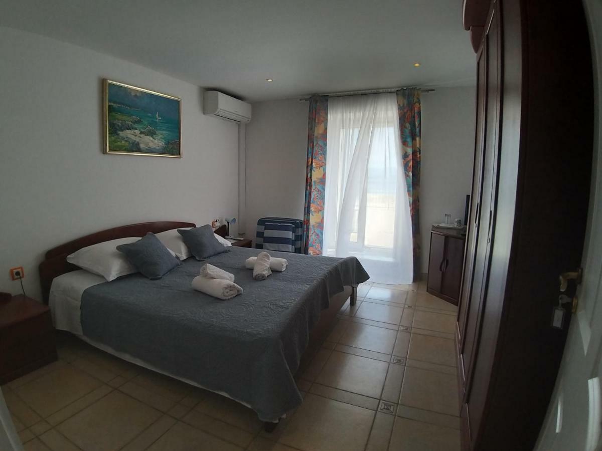Riva Rooms Bol Exterior photo