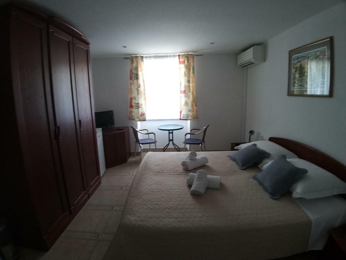 Riva Rooms Bol Exterior photo